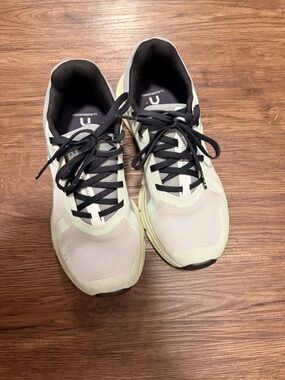 On Running women’s cloud runners